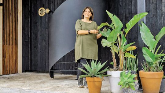 Cómo es por dentro una verdadera casa sustentable (y con mucha onda)