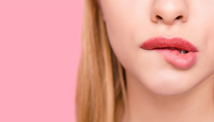 Cómo tratar labios agrietados y darles un aspecto hidratado y saludable 