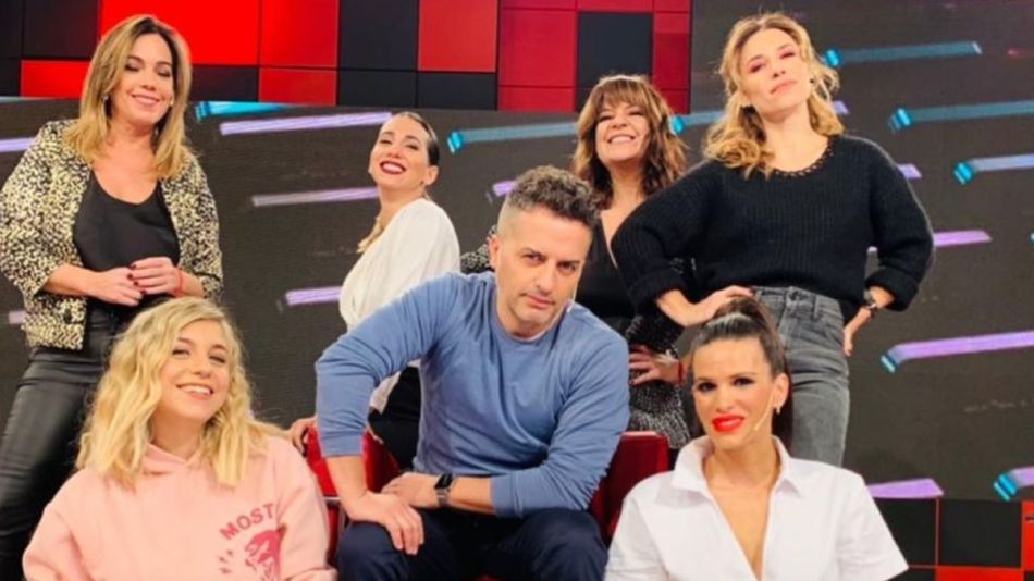 Pía Shaw, Maite Peñoñori, Ángel de Brito,Andrea Taboada, Mariana Brey y Cinthia Fernández 0507