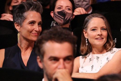 Jodie Foster y su mujer, la fotógrafa Alexandra Hedison en el Festival de Cannes 2021.