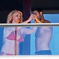 BRITNEY Y SU NOVIO, LEJOS DEL ESCANDALO