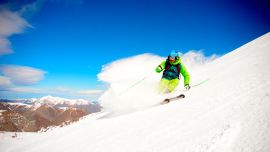 El centro de esquí La Hoya ya recibió suficiente nieve e inauguró la temporada el pasado 2 de julio.