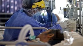 Récord de Covid-19: infectólogos creen que vamos hacia una "pandemia diferente" pese a la suba de contagios