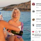 Lali Espósito viajó a Ibiza con amigos y compartió fotos en topless 
