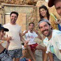 Lali Espósito viajó a Ibiza con amigos y compartió fotos en topless 