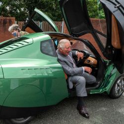 El Príncipe Carlos de Inglaterra, Príncipe de Gales, visita Riversimple, una empresa que desarrolla coches impulsados por hidrógeno en Llandrindod Wells. | Foto:Arthur Edwards / POOL / AFP