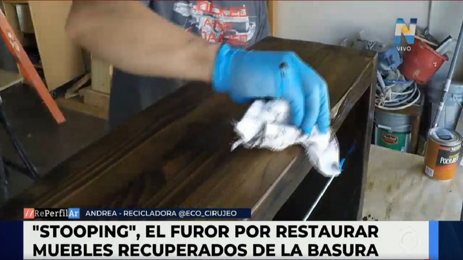 Stooping: el fenómeno de restaurar muebles recuperados de la basura