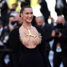 Bella Hadid vestido escote Cannes