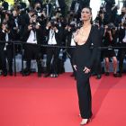 Bella Hadid vestido escote Cannes