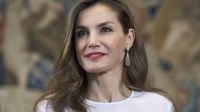Letizia Ortiz enseña a mezclar Zara con piezas de diseñadores