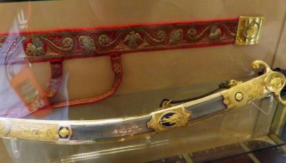 La famosa espada, que continúa fascinando a los coleccionistas, fue realizada con una hoja de 97 cm de largo.