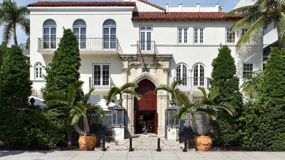 Hallan dos cadáveres en la antigua mansión de Gianni Versace en Miami Beach 20210715