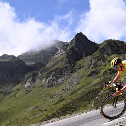 El esloveno Tadej Pogacar, desciende el puerto del Tourmalet durante la 18ª etapa de la 108ª edición del Tour de Francia, de 129 km entre Pau y Luz Ardiden. | Foto:Anne-Christine Poujoulat / AFP