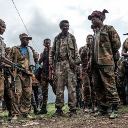 Miembros de la milicia de Amhara se reúnen en el pueblo de Adi Arkay, a 180 kilómetros al noreste de la ciudad de Gondar, Etiopía. | Foto:Eduardo Soteras / AFP