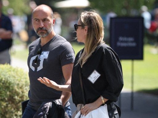 En Sun Valley 2021, Dara Khosrowshahi (CEO de Uber) y su mujer Syd Khosrowshahi.