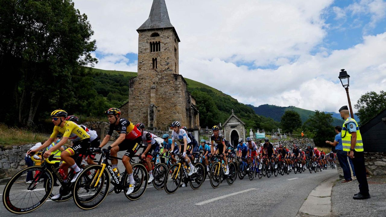 Los ciclistas marchan durante la 17ª etapa de la 108ª edición del Tour de Francia de ciclismo, de 178 km entre Muret y Saint-Lary-Soulan. | Foto:Thomas Samson / AFP