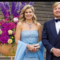 MAXIMA REINO EN ALEMANIA BRILLO cON REPEtIdOs LOOKs