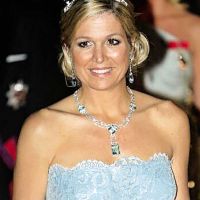 MAXIMA REINO EN ALEMANIA BRILLO cON REPEtIdOs LOOKs
