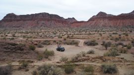 El Cañón del Triásico, ubicado en el riojano departamento de Felipe Varela, se recorre en excursiones 4x4 diurnas y nocturnas.