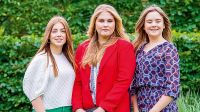 Amalia, Alexia y Ariadna brillaron con estilo propio en el posado oficial de verano
