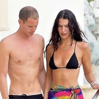 BELLA HADID “IN LOVE” EN ANTIBES