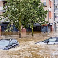 MAXIMA RECORRIO LAS CIUDADES INUNDADAS DE HOLANDA