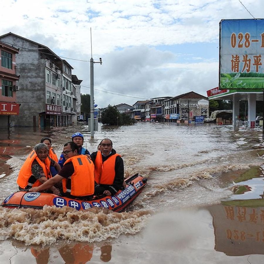 Impactantes videos de las letales inundaciones en China: 12 muertos y 100  mil evacuados | Perfil