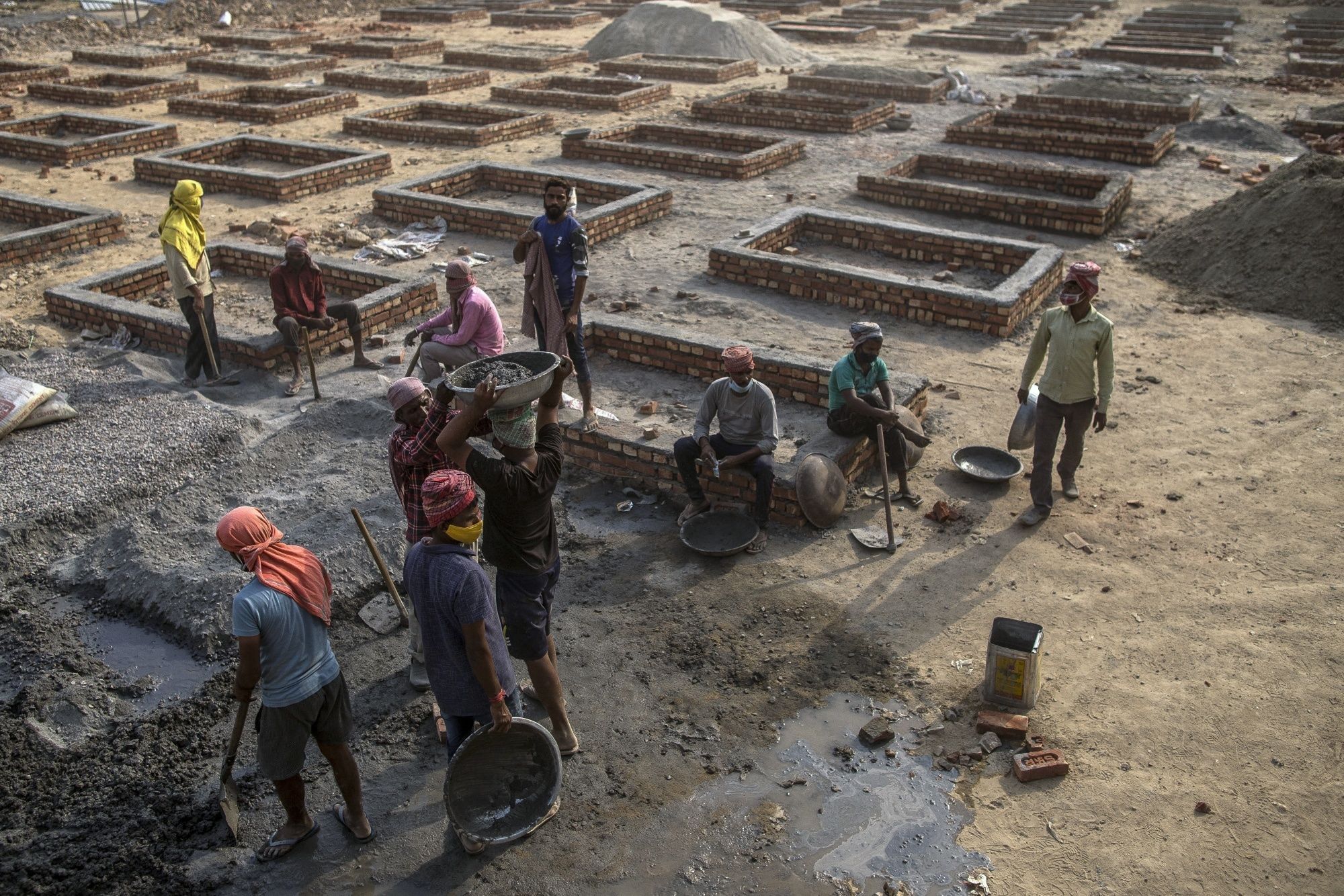 Construction of Funeral Pyre Grounds as India Crisis Worsens