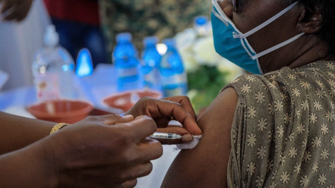 In Uganda, more than 800 people have been injected with water instead of vaccines