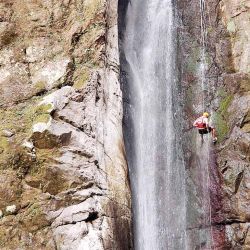 La gran cascada de Aguas Chiquitas corona un trekking. 