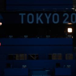 Un atleta salta desde la plataforma de 10 metros durante una sesión de práctica de buceo en la piscina del Centro Acuático de Tokio, antes de los Juegos Olímpicos de Tokio 2020 en Tokio. | Foto:Jonathan Nackstrand / AFP