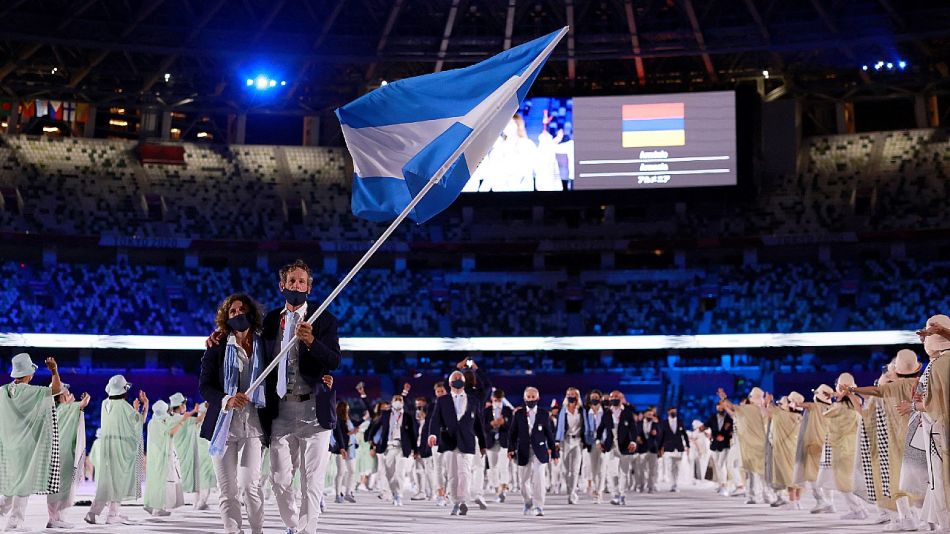 Cecilia Carranza Saroli y Santiago Raul Lange al frente de la delegación argentina en Tokio 2021