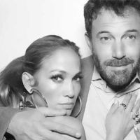 Jennifer López y Ben Affleck, a los besos: la primera foto que los muestra muy enamorados