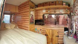 El interior tiene un diseño simil madera que le da mucha calidez.