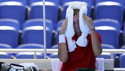 DANIIL MEDVEDEV SUFRIÓ LAS ALTAS TEMPERATURAS EN TOKIO. //AP