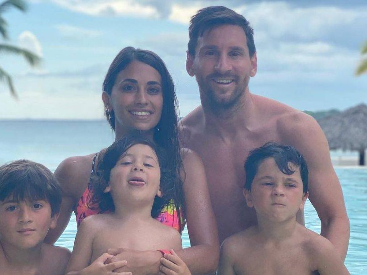 antonela-roccuzzo-capto-una-foto-que-retrata-un-magico-momento-entre-lionel-messi-y-su-hijo-mateo-12