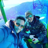 Las fotos de las vacaciones de Rodrigo Lussich y su marido en Bariloche