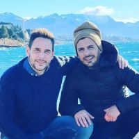 Las fotos de las vacaciones de Rodrigo Lussich y su marido en Bariloche