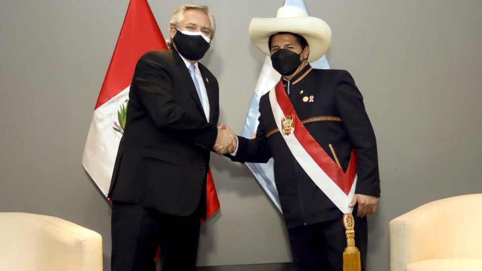 Alberto Fernández con Pedro castillo-20210728