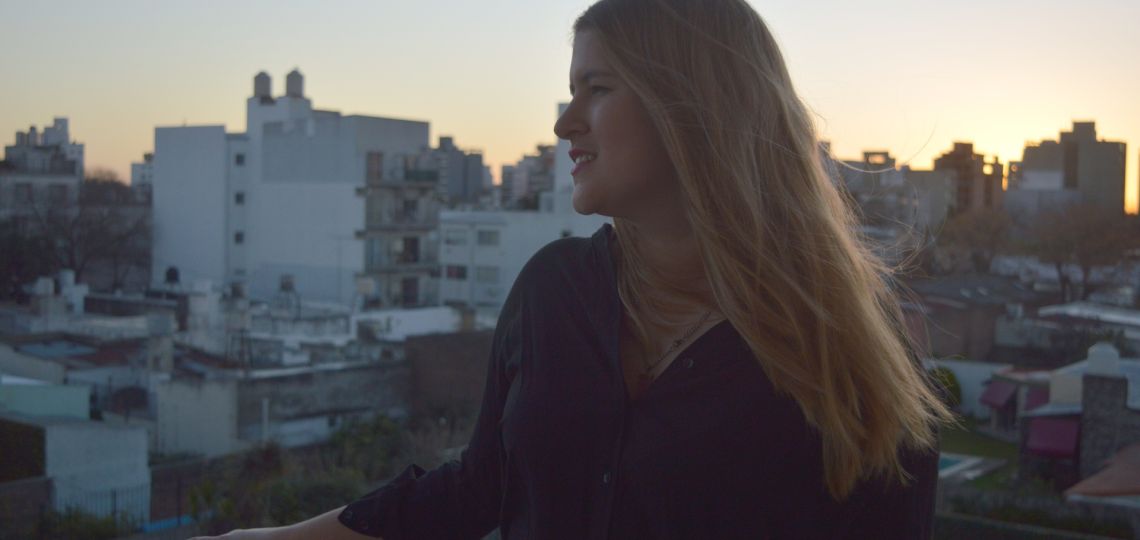 Conocé a Juliana Reinoso, cantante y emprendedora “empoderada”