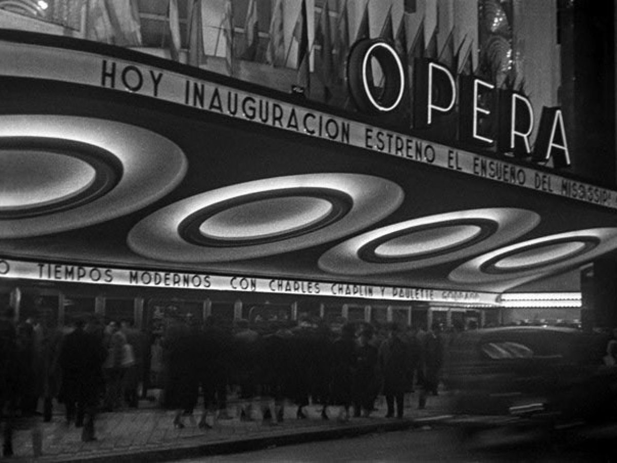 El 7 de Agosto de 1936 se inauguró el Teatro Opera de Buenos Aires