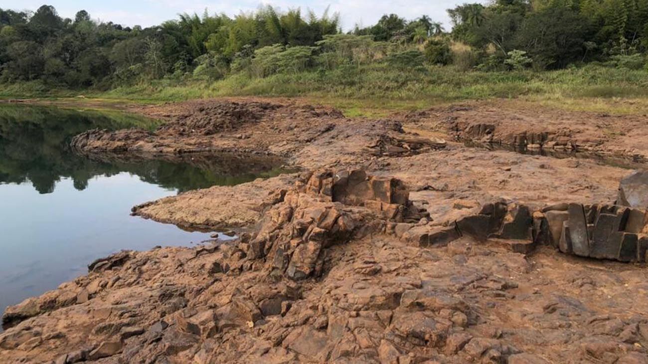 Alarma por la bajante histórica del río Paraná