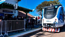 El viaje inaugural se desarrolló partiendo desde La Calera hacia Valle Hermoso, el servicio contará con cuatro trenes diarios de lunes a viernes y el pasaje costará 19 pesos