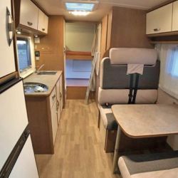 Algunos motorhomes permiten disfrutar de un lugar común con gran comodidad.