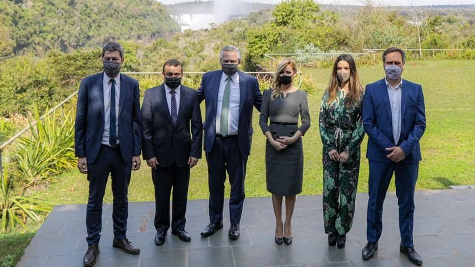 Alberto Fernández y Fabiola Yañez, junto al gobernador Herrera Aguad, Matías Lammens, Juan Cabandié y la secretaria de Promoción Turística, Yanina Martínez.