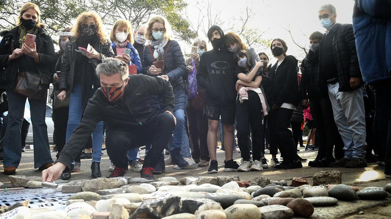 convocan a llevar una piedra a la Quinta de Olivos el 16 de agosto por cada muerto de Covid-19