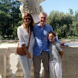 Juliana Awada junto a Mauricio Macri y su hija