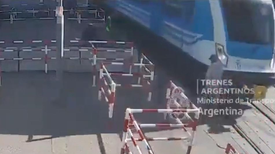 Hombre embestido por el tren 20210820