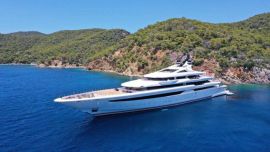 El O'Pari tiene 95 metros de largo y una capacidad para 12 huéspedes y 29 tripulantes.