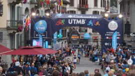 El arco de llegada de UTMB 2021